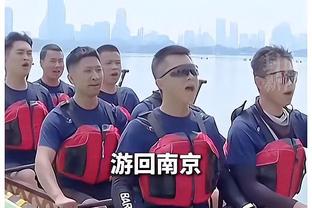 这是永远是你的家！比赛结束后辽篮球员和郭指导拥抱致意